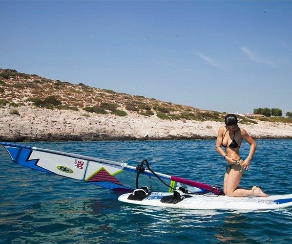 Φέτος χτίζουμε κορμί στην παραλία με το απόλυτο καλοκαιρινό άθλημα
