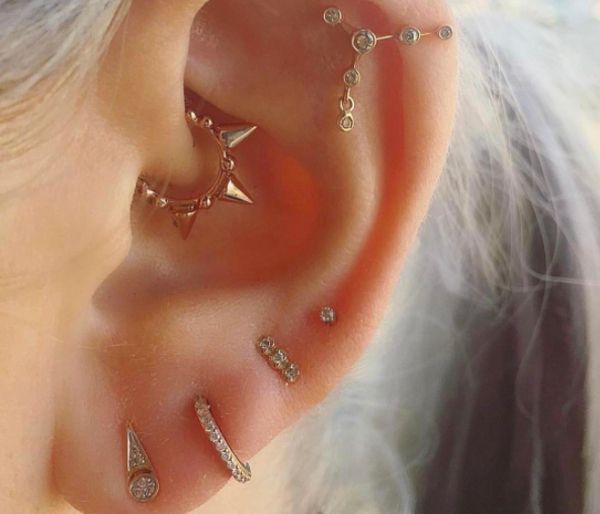 Όλα όσα πρέπει να ξέρεις για τις τάσεις στο piercing των αυτιών