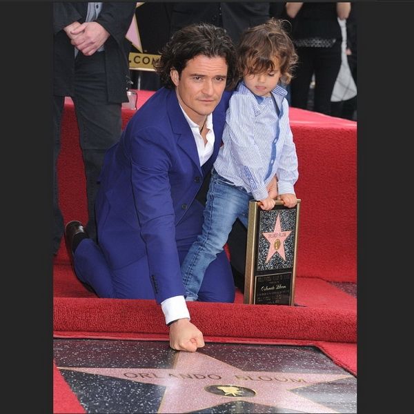 Ο Orlando Bloom με τον γιο του στα αποκαλυπτήρια του αστεριού του στο Walk of Fame