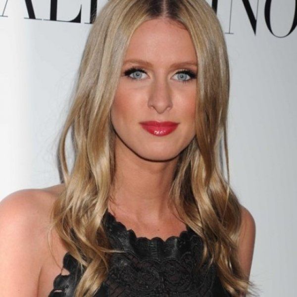 Nicky Hilton: Εμφάνιση έκπληξη στο NYFW show της J. Mendel
