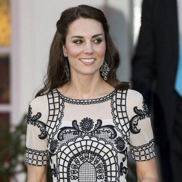 Πόσο κόστισε η βασιλική γκαρνταρόμπα της Kate Middleton για το ταξίδι της στην Ινδία;