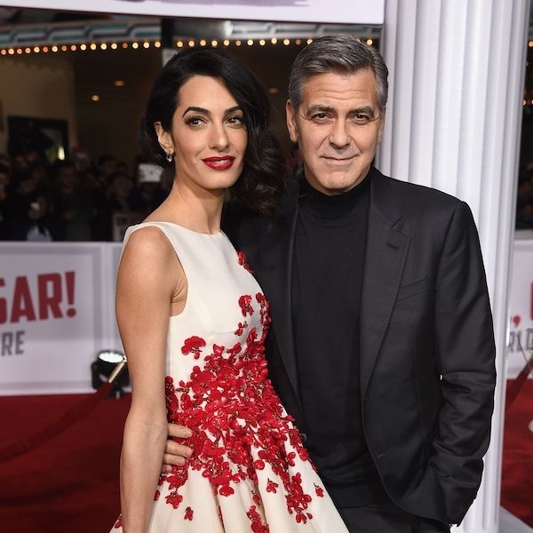 Έχει φουσκώσει υπερβολικά! Δες την Amal Clooney με στενό φόρεμα