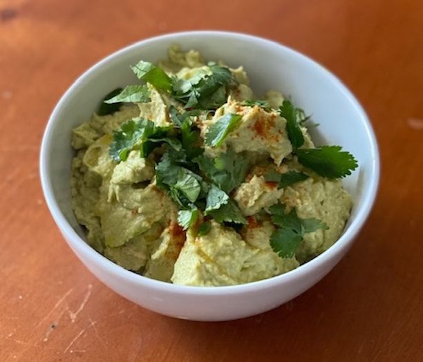 Συνταγή για μαγικό Avocado Hummus μέσα σε 5 λεπτά