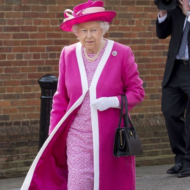 Ανησυχία στο Παλάτι: Φρουρός του Buckingham παραλίγο να πυροβολήσει τη βασίλισσα Ελισάβετ
