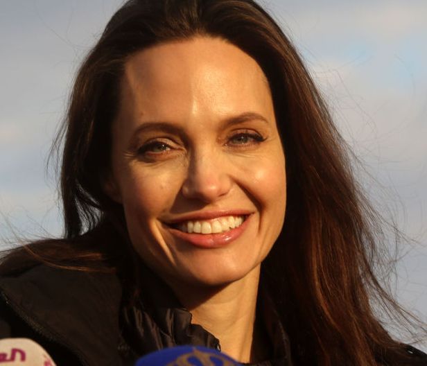 Αδυνάτισε πάλι επικίνδυνα η Angelina Jolie και η ανησυχία για την υγεία της μεγαλώνει