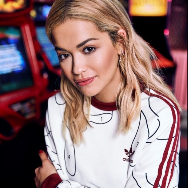 Η Rita Ora κατακτά ξανά το street style, με τη νέα της συλλογή για τα adidas Originals