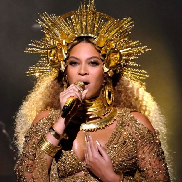 Grammys 2017: Το μακιγιάζ και τα χτενίσματα των stars που έκλεψαν τις εντυπώσεις στο κόκκινο χαλί!