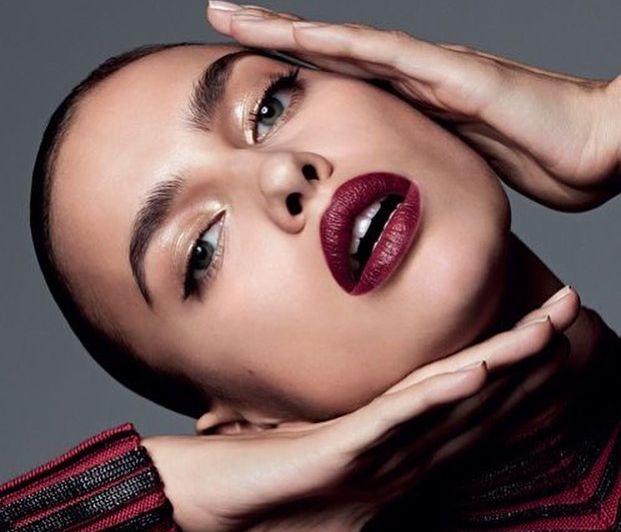 Ενός λεπτού σιγή γι’ αυτή την topless πόζα της Irina Shayk στο Instagram