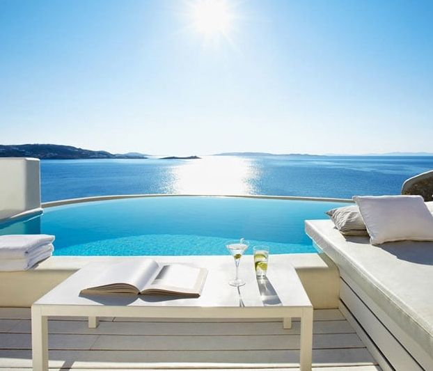 Summer is still here: Αυτές είναι οι 8 πιο εντυπωσιακές πισίνες του πλανήτη
