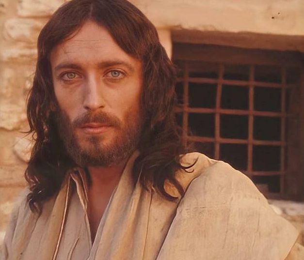 Robert Powell 2021: Έτσι είναι σήμερα ο Ιησούς από τη Ναζαρέτ (video)