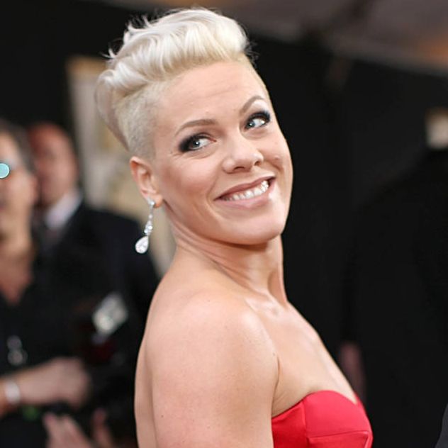 Pink... hair don’t care: Η διάσημη τραγουδίστρια έβαψε και πάλι τα μαλλιά της ροζ