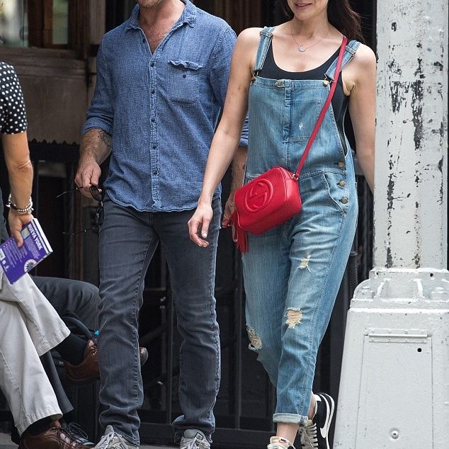 Είναι αυτό το νέο ζευγάρι του Hollywood; H star μας δείχνει το μονόπετρο της και λάμπει από ευτυχία