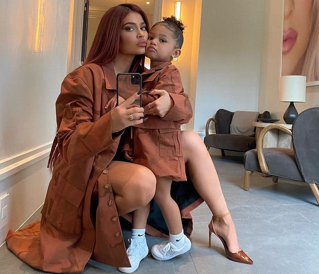 Πώς νιώθεις που η τρίχρονη Stormi Jenner, έχει περισσότερες τσάντες από όσες θα αποκτήσεις εσύ ποτέ;