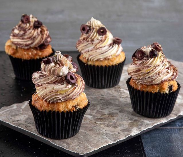 Το σνακ της ημέρας είναι muffins με φέτα και πάστα ελιάς από τον Άκη