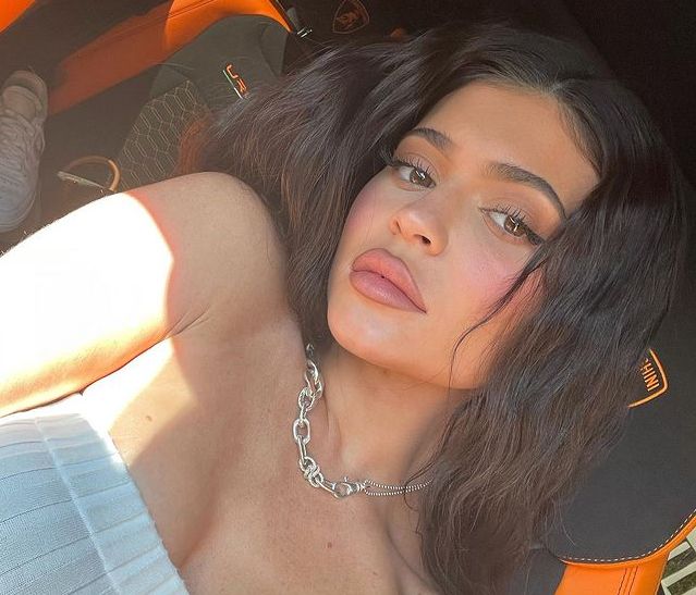 Η Kylie Jenner εκθρονίστηκε από την πρώτη θέση της πιο ακριβοπληρωμένης star του Instagram