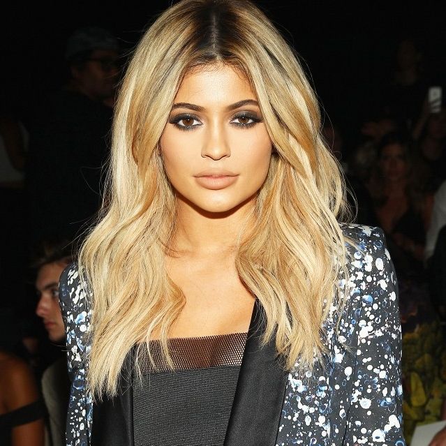 Η Kylie Jenner μόλις έβαψε τα μαλλιά της rose gold!