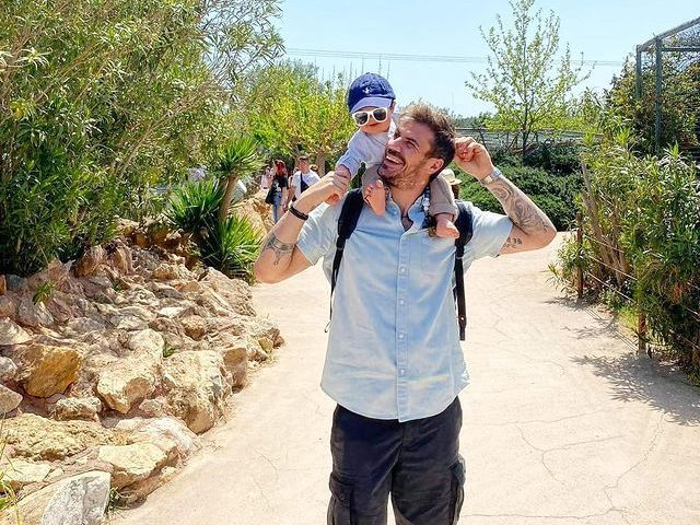 Αγόρια στον ήλιο! Ο Άκης Πετρετζίκης δημοσίευσε την πιο γλυκιά φωτογραφία με τον γιο του