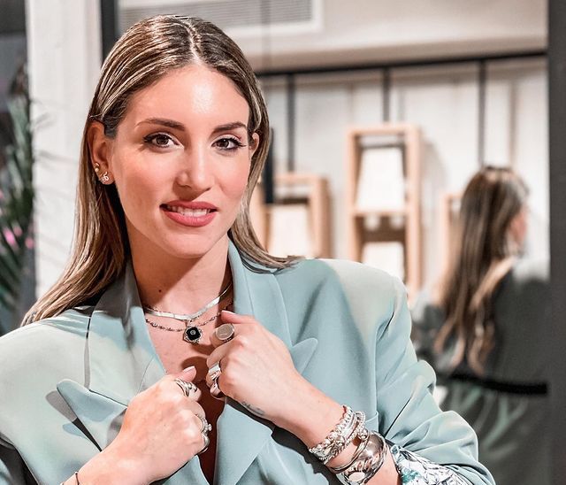 10 κραγιόν για να αντιγράψεις το signature look της Αθηνάς Οικονομάκου