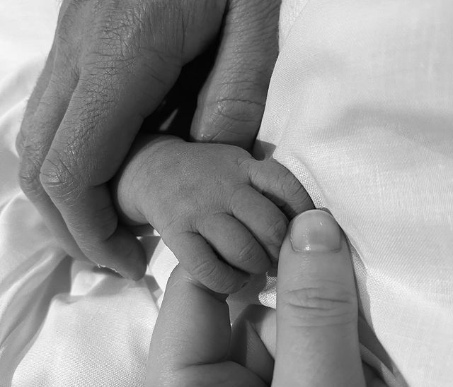 Πριγκίπισσα Ευγενία: Ποζάρει με τον γιο της και αποκαλύπτει το όνομά του