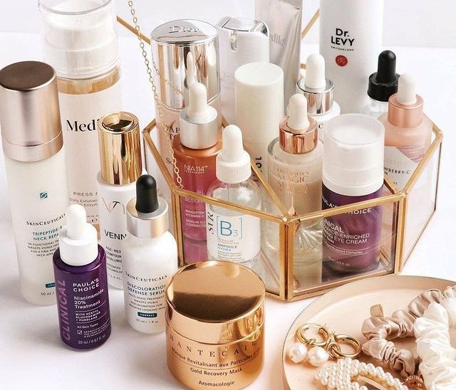 Serum cocktailing: Το νέο skincare trend που θα μας απασχολήσει το 2021