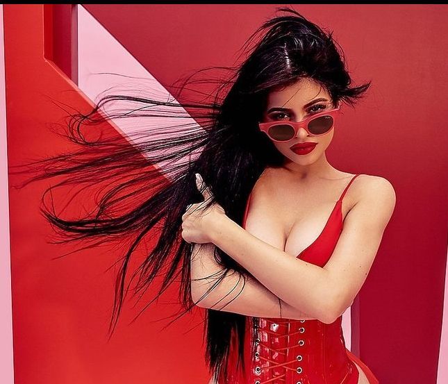 Παντρεύεται η Kylie Jenner; Η φωτογραφία της που πρόδωσε την είδηση