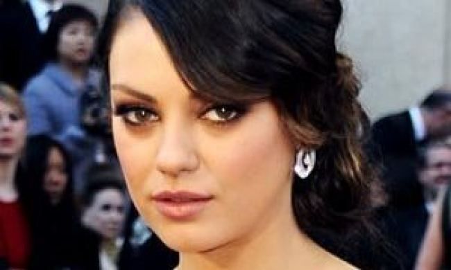 Η Mila Kunis αηδιάζει με τον Charlie Sheen