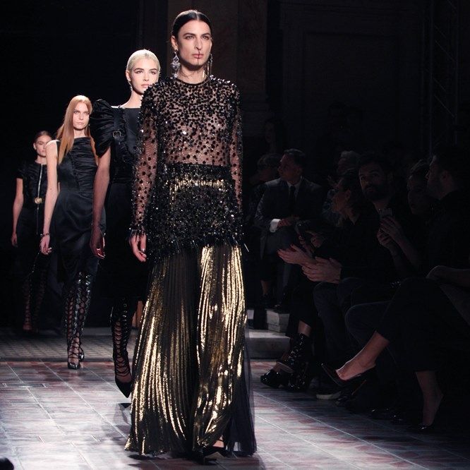 Mi-Ro F/W 2016-2017: Τα looks που μας εντυπωσίασαν από το λαμπερό fashion show