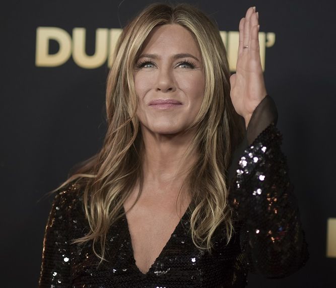 Η Jennifer Aniston είναι και πάλι μαζί με πρώην της αλλά δεν είναι ο Brad Pitt