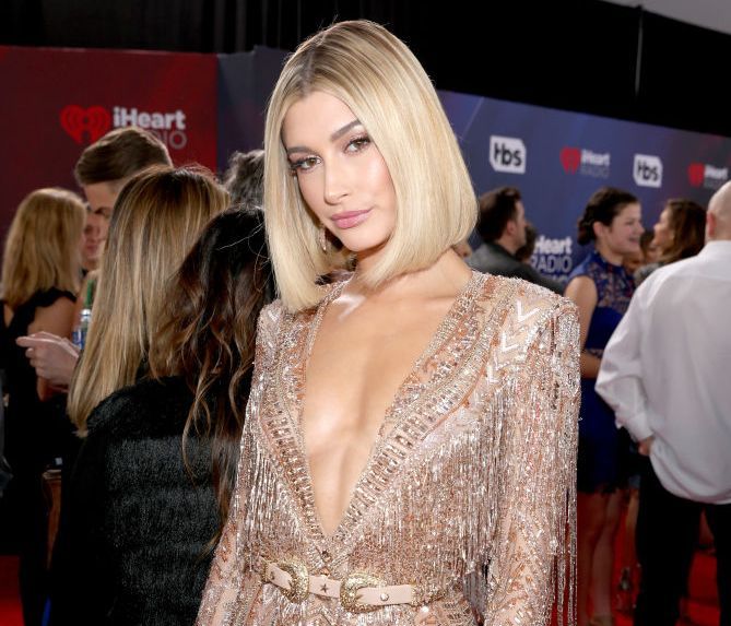 Η Hailey Baldwin τον τελευταίο καιρό μας έχει... τρελάνει με τα μαλλιά της!