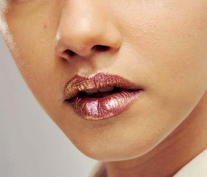 Metallic Lips: Η τάση του καλοκαιριού για να αναβαθμίσεις το μακιγιάζ σου