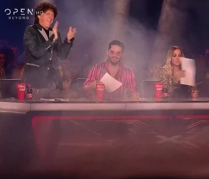 Τα δέκα πιο αστεία tweets από το live του X- Factor που θα σου φτιάξουν τη μέρα (photos)