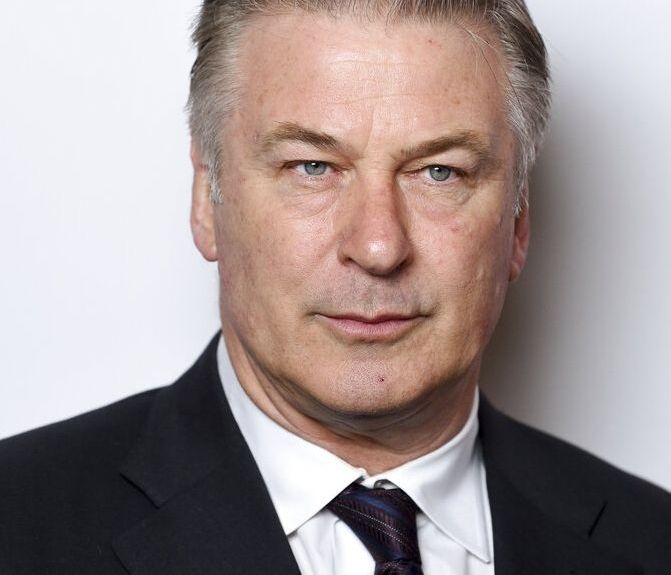 Πρώτη μήνυση κατά του Alec Baldwin: «Πυροβόλησε εσκεμμένα στο πλατό του Rust»