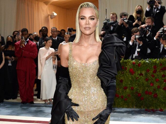 Η Khloé Kardashian ποζάρει με τον νεογέννητο γιο της και κάνει όνειρα για το μέλλον