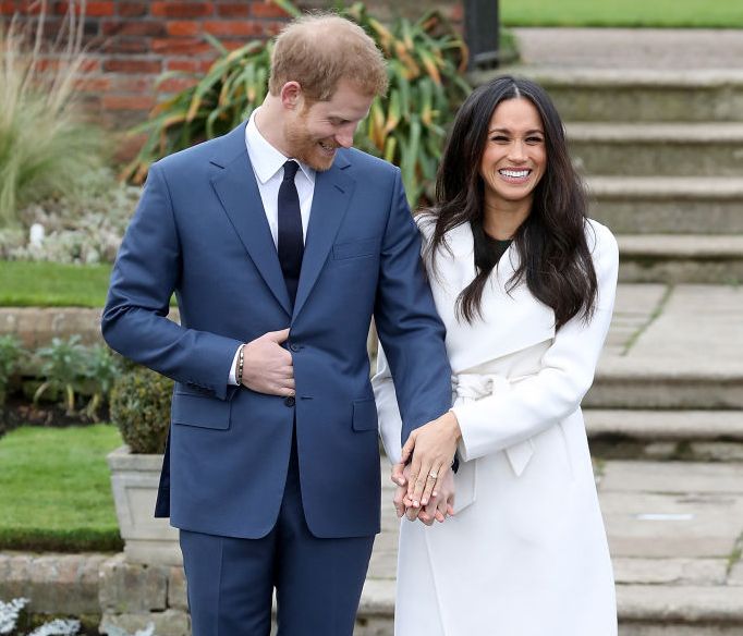 Yπάρχει περίπτωση η Μeghan Markle να παντρευτεί με αυτό το ρούχο;