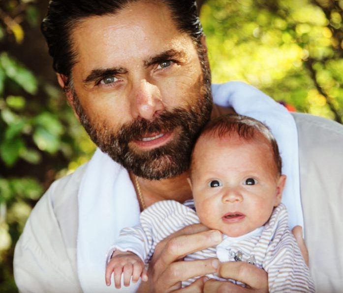 Ο γιος του John Stamos που σκάει στα γέλια έγινε viral και μας έφτιαξε την ημέρα!