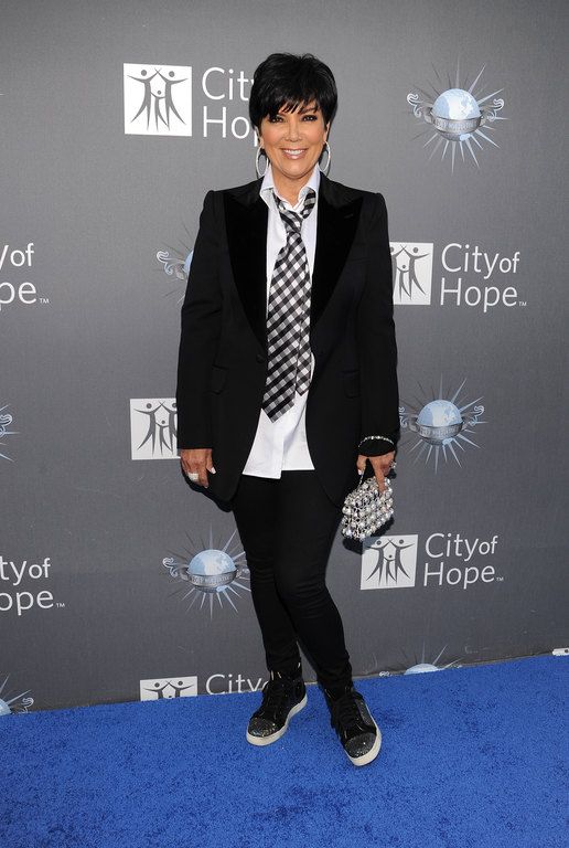 H Kris Jenner με μαύρα sneakers στα Life Awards, το 2011
