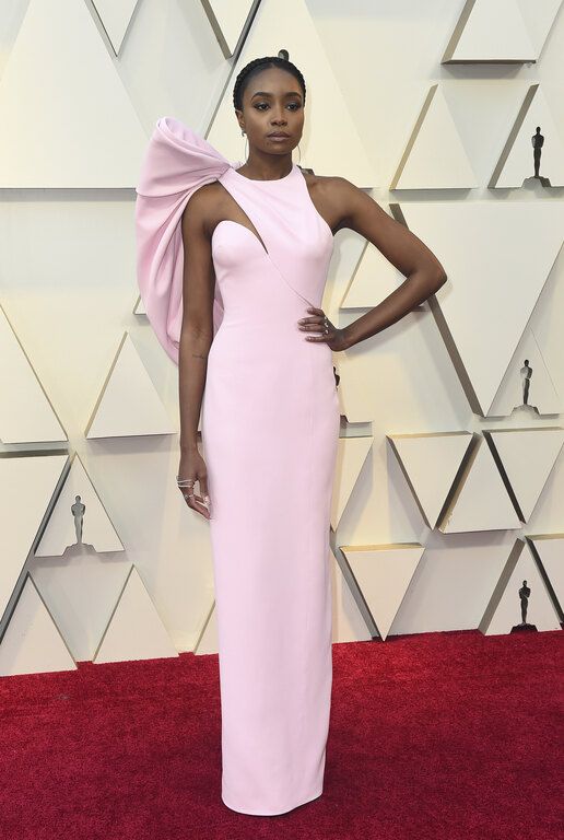 H Kiki Layne με Versace