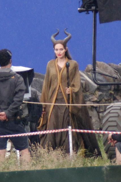 Angelina Jolie: Η επίσκεψη στο γύρισμα από τους Vivienne και Knox