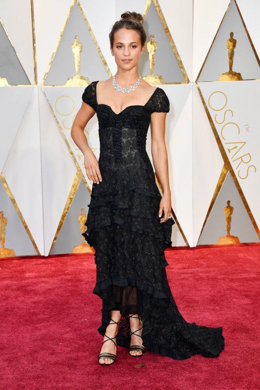 Η Alicia Vikander με φόρεμα Louis Vuitton, το 2017