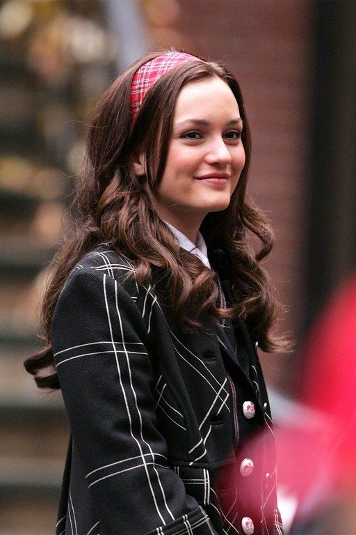 Blair Waldorf, από το «Gossip Girl»: Mε ένα headband και ένα καρό blazer είσαι έτοιμη για την πρώτη μέρα στο σχολείο σου στο Upper East Side αλλά και για το Halloween.