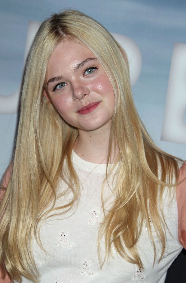 Η Elle Fanning με ένα look της ηλικίας της