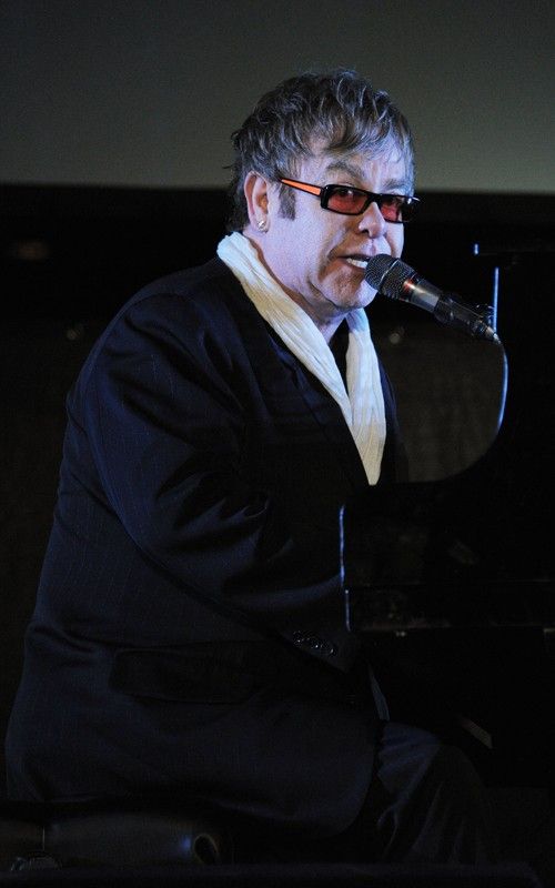Σοβαρά άρρωστος ο Elton John!