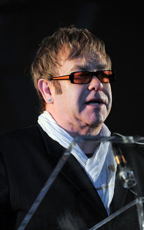 Σοβαρά άρρωστος ο Elton John!