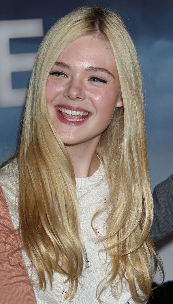 Η Elle Fanning με ένα look της ηλικίας της