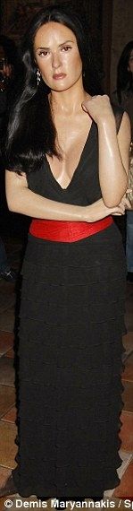 To μουσείο της Madame Tussauds μισεί τη Selena Gomez! Δείτε και θα καταλάβετε