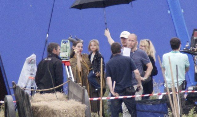 Angelina Jolie: Η επίσκεψη στο γύρισμα από τους Vivienne και Knox