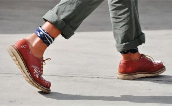 Trend alert: Ο πιο stylish τρόπος για να φορέσεις το μαντήλι σου φέτος