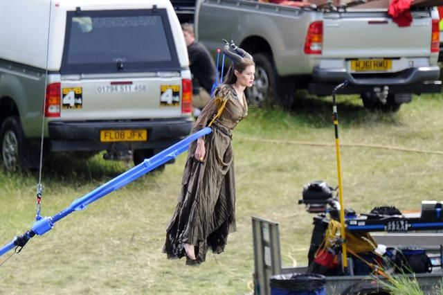 Angelina Jolie: Η επίσκεψη στο γύρισμα από τους Vivienne και Knox