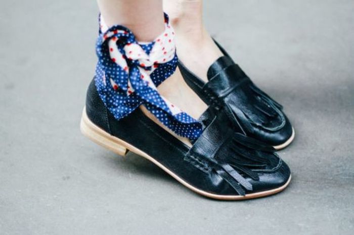 Trend alert: Ο πιο stylish τρόπος για να φορέσεις το μαντήλι σου φέτος