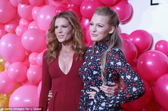 Oh my God: Το κορμί της Blake Lively μετά τη γέννα είναι σχεδόν εξωπραγματικό